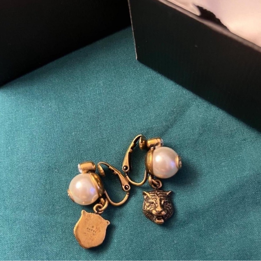 Gucci Gold and Pearl Tiger Earrings - Picture 2 of 2